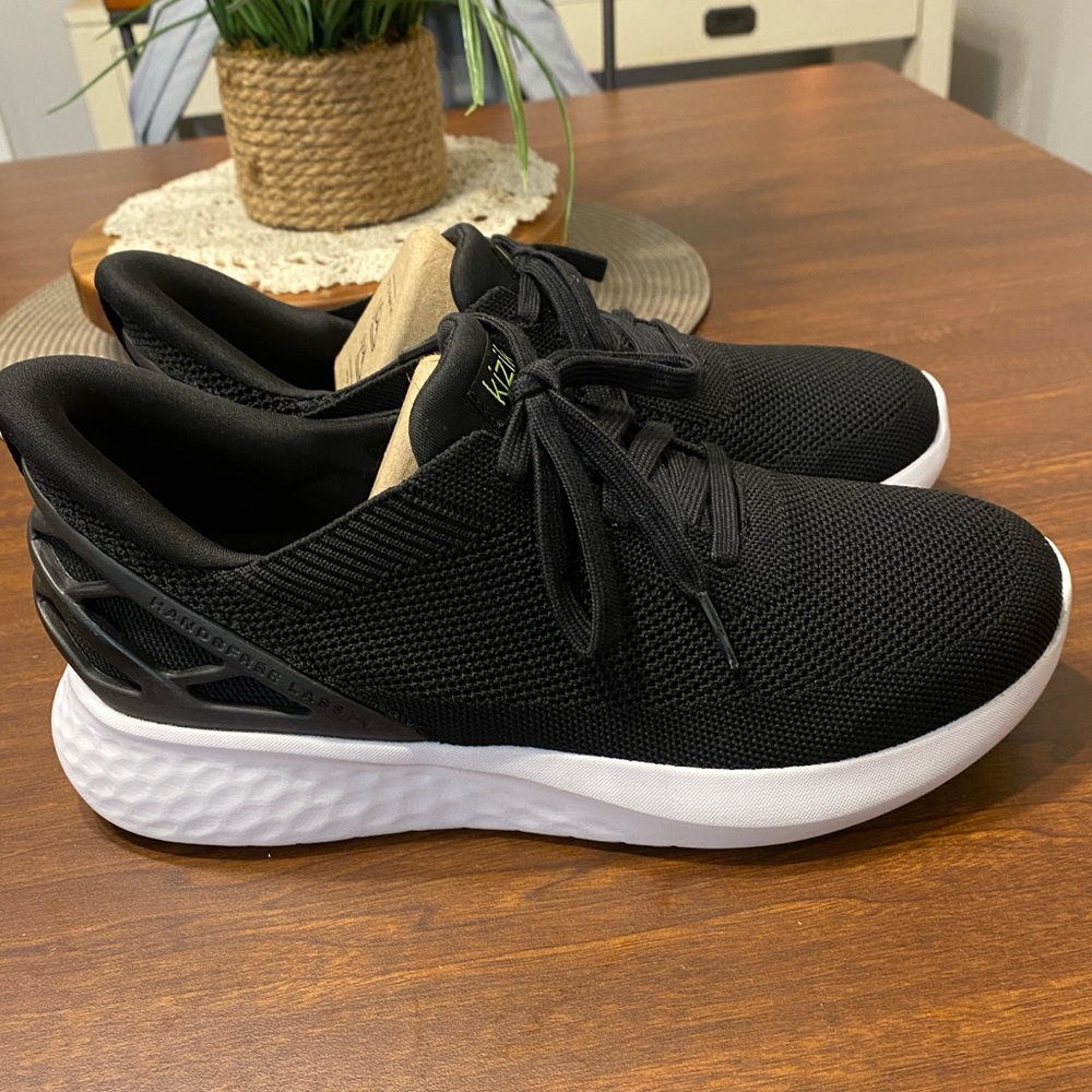 Kizik Athens Hands-Free Sneaker woman’s size 9